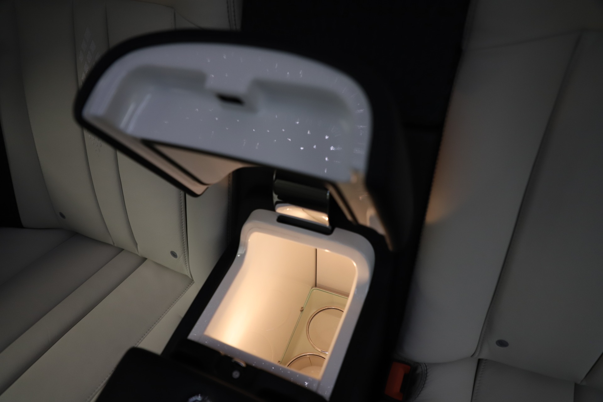 Used 2016 Rolls-Royce Phantom EWB for sale Sold at Rolls-Royce Motor Cars Greenwich in Greenwich CT 06830 24