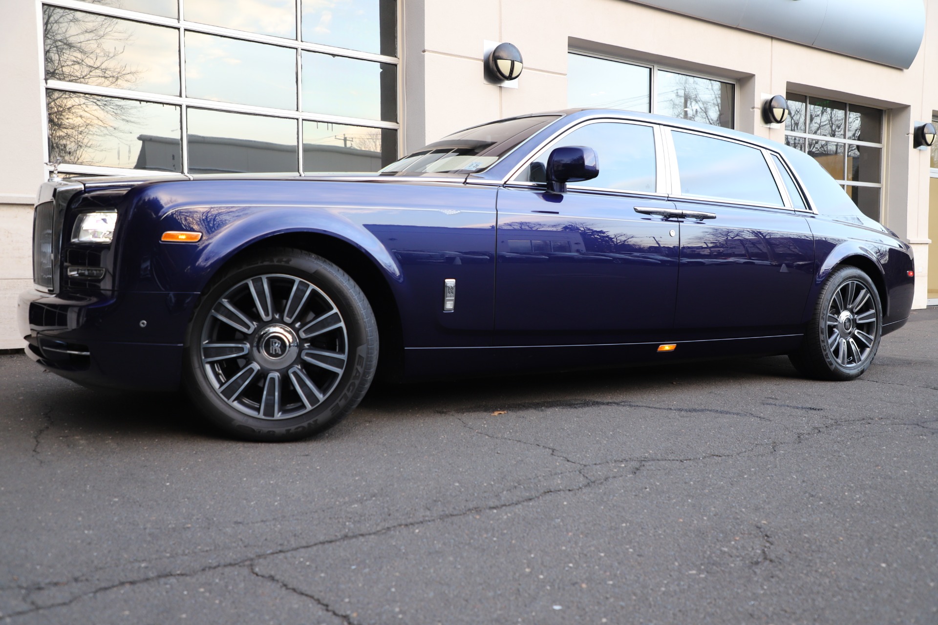 Used 2016 Rolls-Royce Phantom EWB for sale Sold at Rolls-Royce Motor Cars Greenwich in Greenwich CT 06830 3