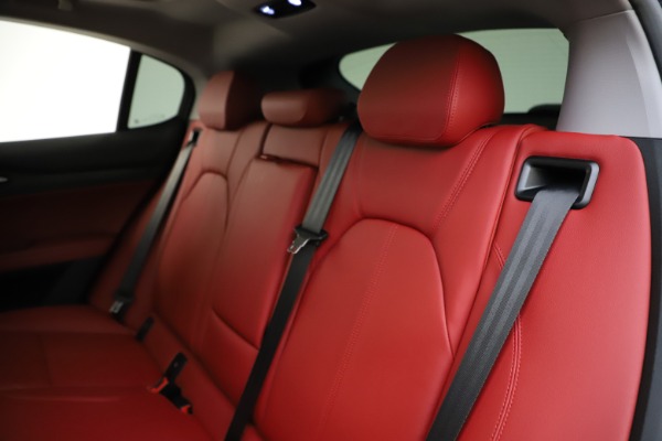 New 2021 Alfa Romeo Stelvio Q4 for sale $48,050 at Rolls-Royce Motor Cars Greenwich in Greenwich CT 06830 18