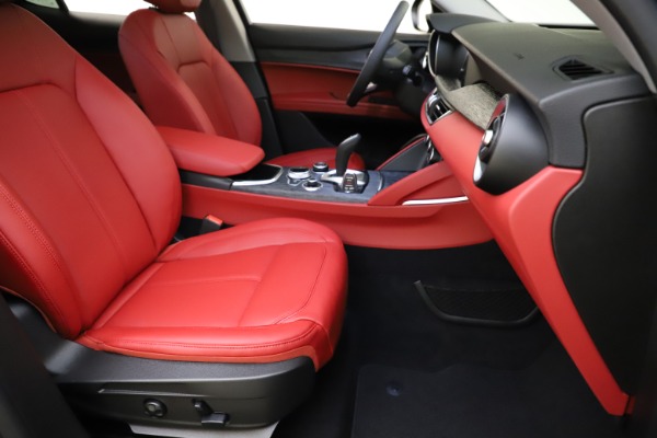 New 2021 Alfa Romeo Stelvio Q4 for sale $48,050 at Rolls-Royce Motor Cars Greenwich in Greenwich CT 06830 24