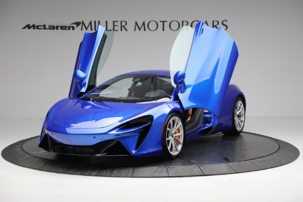 New 2023 McLaren Artura for sale $277,250 at Rolls-Royce Motor Cars Greenwich in Greenwich CT 06830 13