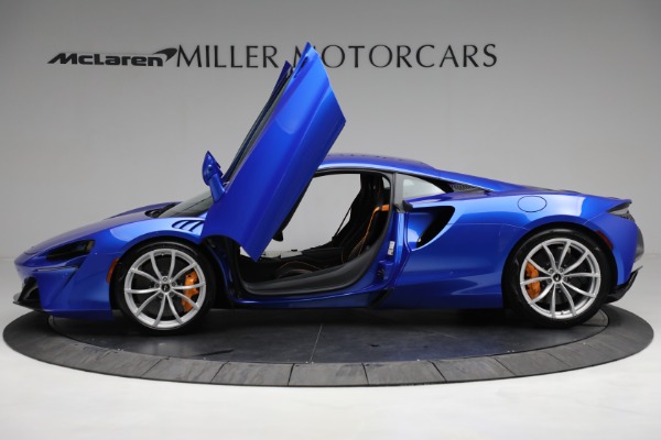 New 2023 McLaren Artura for sale $277,250 at Rolls-Royce Motor Cars Greenwich in Greenwich CT 06830 14