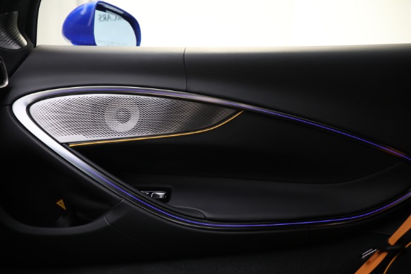 New 2023 McLaren Artura for sale $277,250 at Rolls-Royce Motor Cars Greenwich in Greenwich CT 06830 28