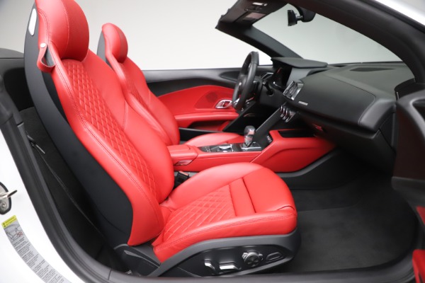 Used 2018 Audi R8 Spyder for sale Sold at Rolls-Royce Motor Cars Greenwich in Greenwich CT 06830 22