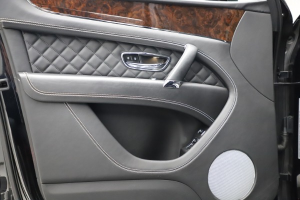 Used 2018 Bentley Bentayga W12 Signature for sale Sold at Rolls-Royce Motor Cars Greenwich in Greenwich CT 06830 17