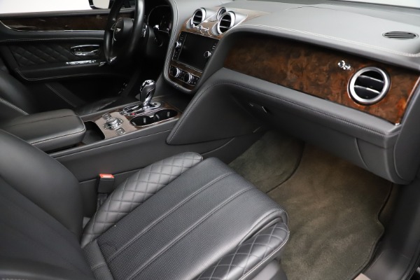 Used 2018 Bentley Bentayga W12 Signature for sale Sold at Rolls-Royce Motor Cars Greenwich in Greenwich CT 06830 25