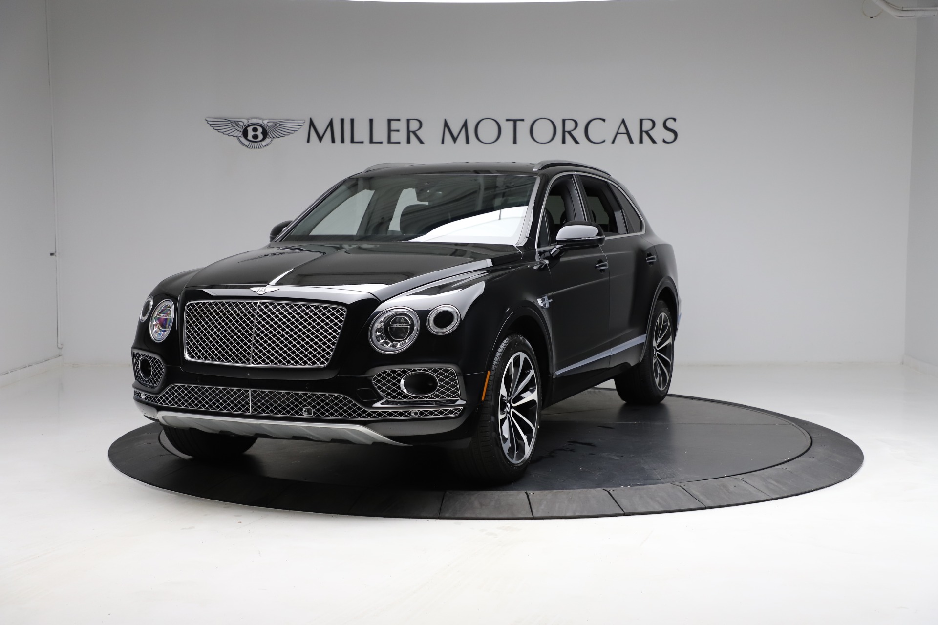 Used 2018 Bentley Bentayga W12 Signature for sale Sold at Rolls-Royce Motor Cars Greenwich in Greenwich CT 06830 1
