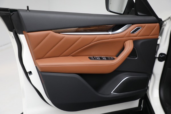 New 2021 Maserati Levante Q4 GranLusso for sale $89,735 at Rolls-Royce Motor Cars Greenwich in Greenwich CT 06830 17