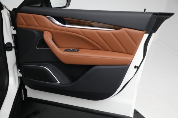 New 2021 Maserati Levante Q4 GranLusso for sale $89,735 at Rolls-Royce Motor Cars Greenwich in Greenwich CT 06830 23