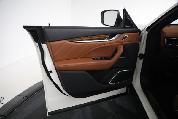 New 2021 Maserati Levante Q4 GranLusso for sale $89,735 at Rolls-Royce Motor Cars Greenwich in Greenwich CT 06830 18