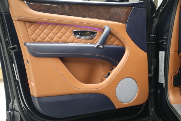 Used 2018 Bentley Bentayga W12 Signature for sale $109,900 at Rolls-Royce Motor Cars Greenwich in Greenwich CT 06830 16