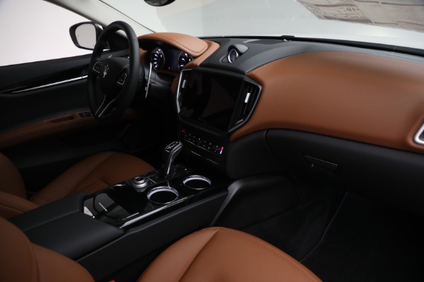 New 2022 Maserati Ghibli Modena Q4 for sale Sold at Rolls-Royce Motor Cars Greenwich in Greenwich CT 06830 24