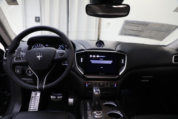 New 2022 Maserati Ghibli Modena Q4 for sale Sold at Rolls-Royce Motor Cars Greenwich in Greenwich CT 06830 18