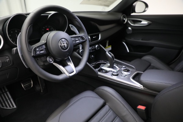 New 2022 Alfa Romeo Giulia Veloce for sale $54,985 at Rolls-Royce Motor Cars Greenwich in Greenwich CT 06830 13