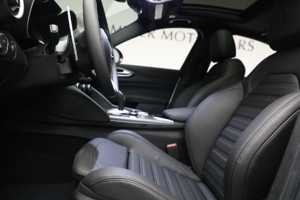 New 2022 Alfa Romeo Giulia Veloce for sale $54,985 at Rolls-Royce Motor Cars Greenwich in Greenwich CT 06830 14