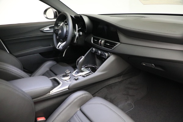 New 2022 Alfa Romeo Giulia Veloce for sale $54,985 at Rolls-Royce Motor Cars Greenwich in Greenwich CT 06830 22