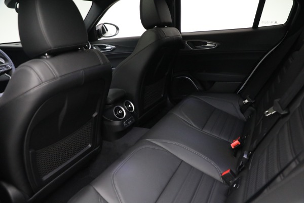 New 2022 Alfa Romeo Giulia Veloce for sale $54,985 at Rolls-Royce Motor Cars Greenwich in Greenwich CT 06830 27