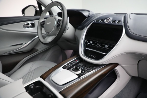 Used 2021 Aston Martin DBX for sale $191,900 at Rolls-Royce Motor Cars Greenwich in Greenwich CT 06830 21
