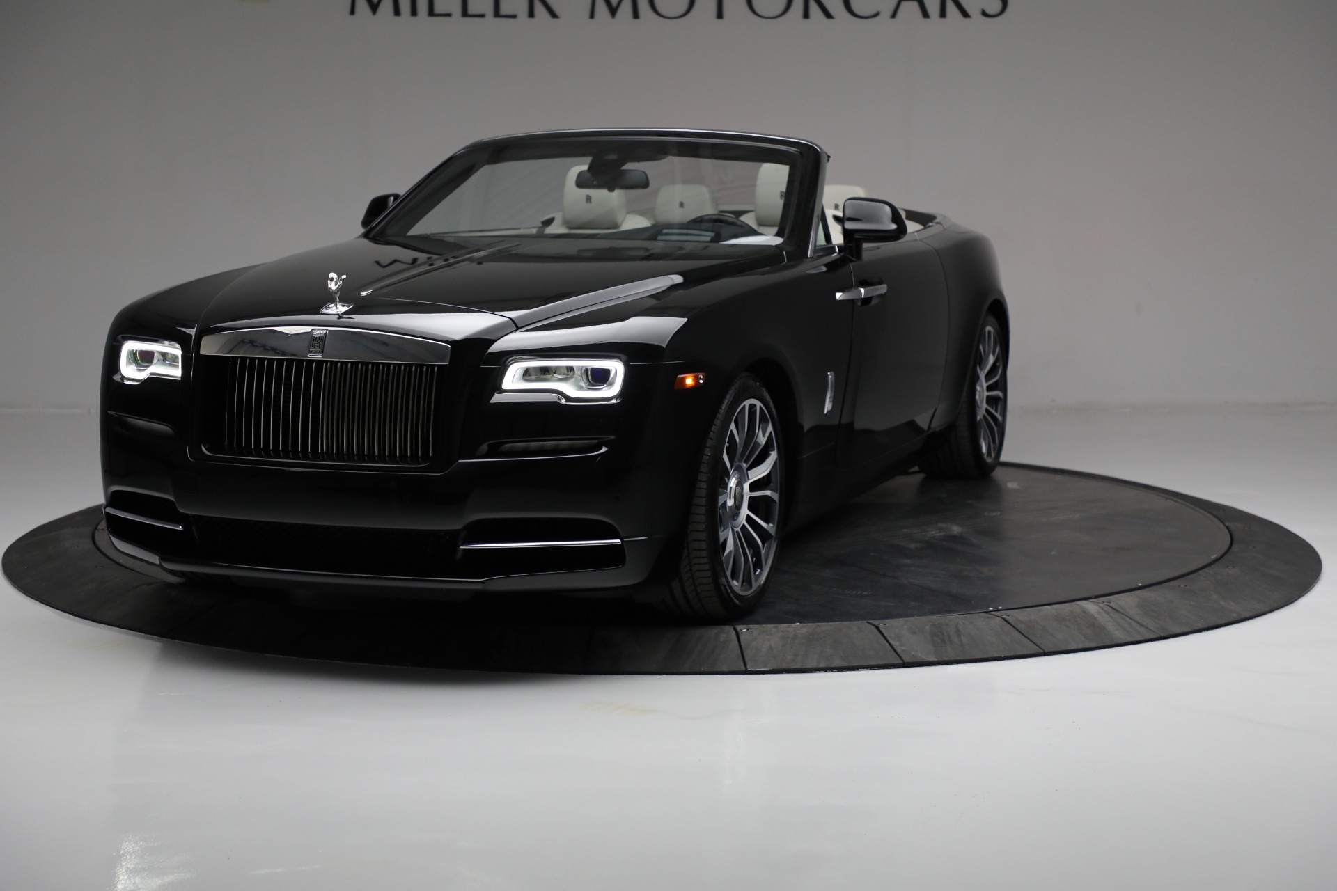 Used 2018 Rolls-Royce Dawn for sale Sold at Rolls-Royce Motor Cars Greenwich in Greenwich CT 06830 1