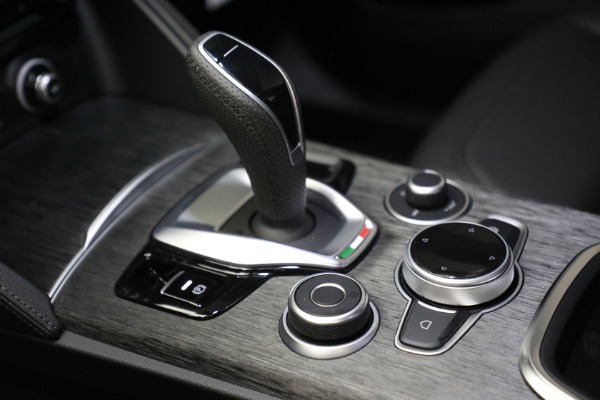 New 2022 Alfa Romeo Stelvio Sprint for sale $50,645 at Rolls-Royce Motor Cars Greenwich in Greenwich CT 06830 18