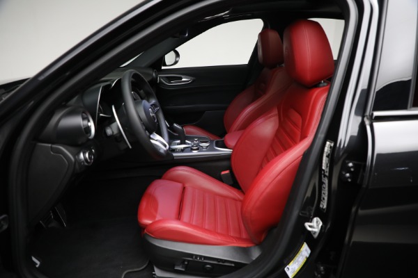 Used 2022 Alfa Romeo Giulia Veloce for sale Sold at Rolls-Royce Motor Cars Greenwich in Greenwich CT 06830 9