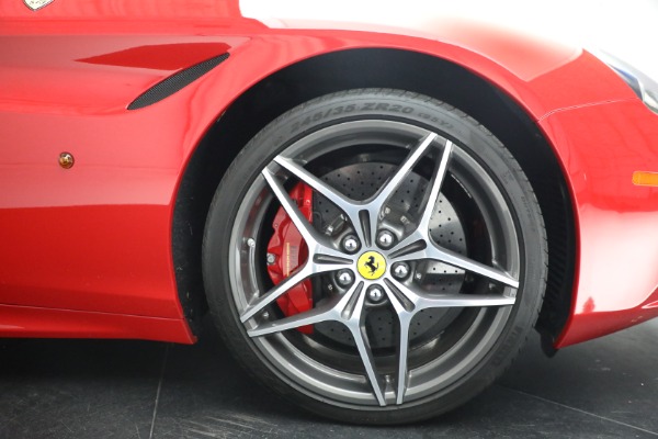 Used 2016 Ferrari California T for sale $179,900 at Rolls-Royce Motor Cars Greenwich in Greenwich CT 06830 21