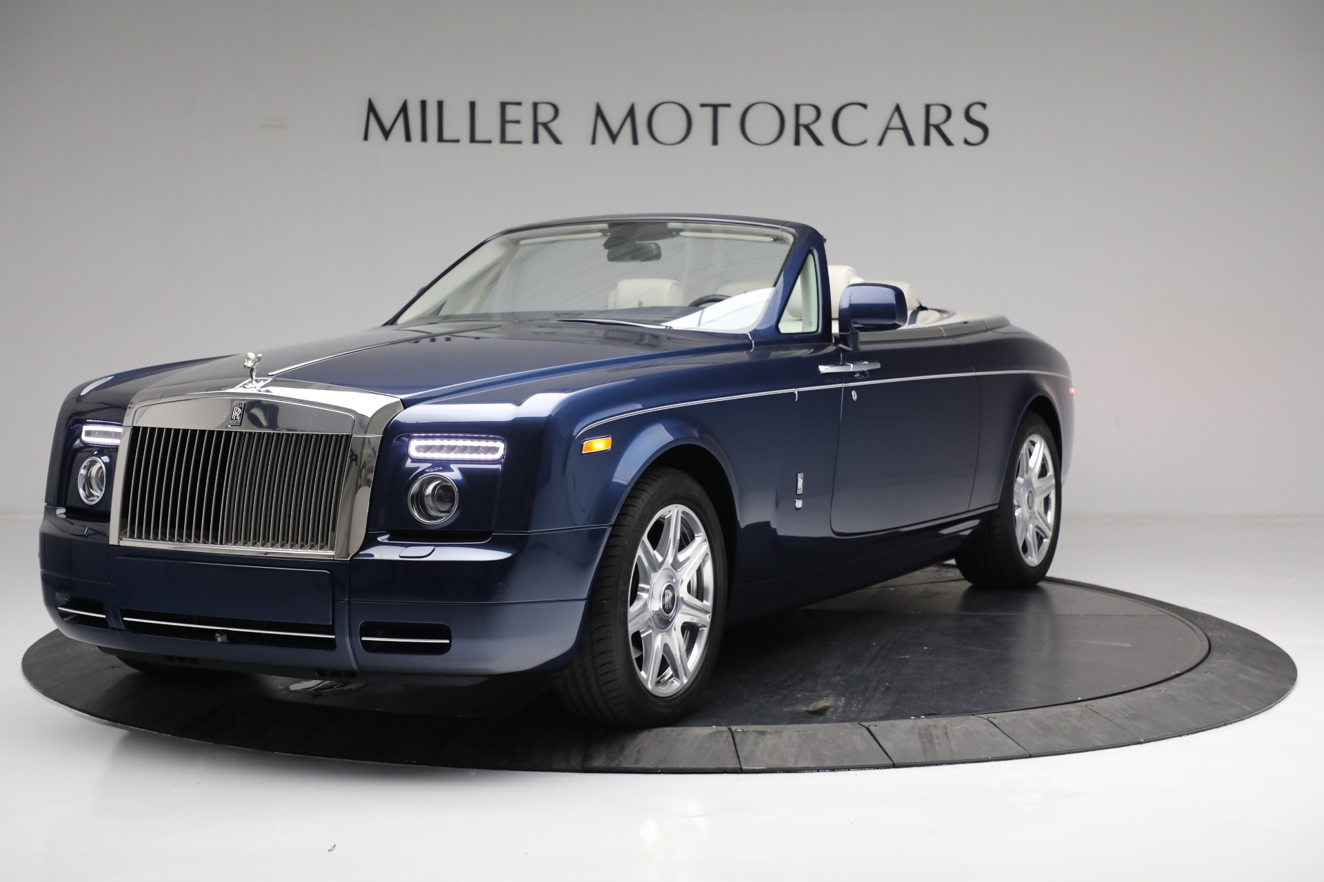 Used 2011 Rolls-Royce Phantom Drophead Coupe for sale Sold at Rolls-Royce Motor Cars Greenwich in Greenwich CT 06830 1