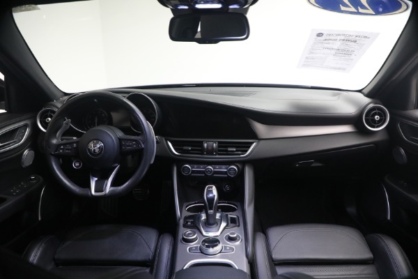 Used 2022 Alfa Romeo Giulia Veloce for sale $27,900 at Rolls-Royce Motor Cars Greenwich in Greenwich CT 06830 21