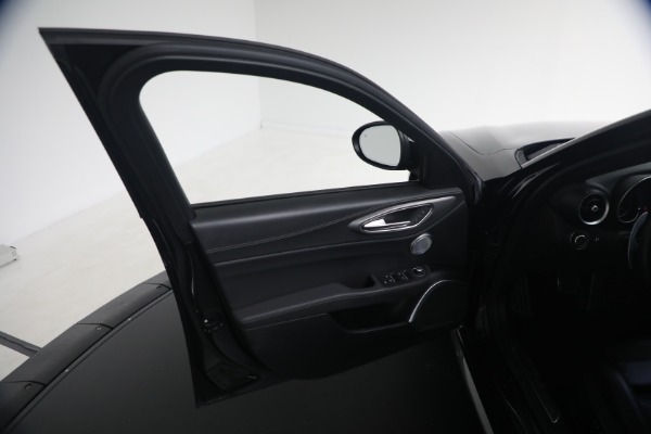 Used 2022 Alfa Romeo Giulia Veloce for sale $27,900 at Rolls-Royce Motor Cars Greenwich in Greenwich CT 06830 22