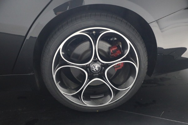 Used 2022 Alfa Romeo Giulia Veloce for sale $27,900 at Rolls-Royce Motor Cars Greenwich in Greenwich CT 06830 23