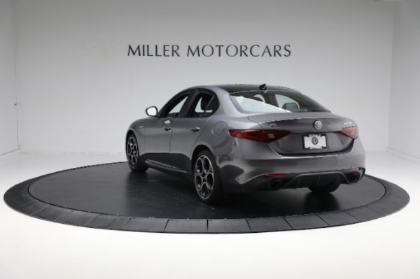 Used 2022 Alfa Romeo Giulia Veloce for sale $39,900 at Rolls-Royce Motor Cars Greenwich in Greenwich CT 06830 8