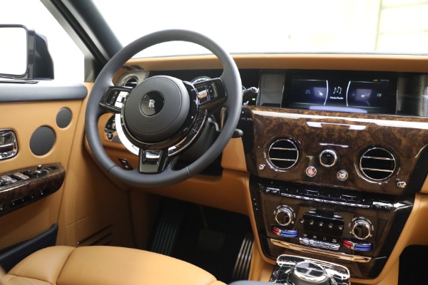 Used 2022 Rolls-Royce Phantom for sale $599,900 at Rolls-Royce Motor Cars Greenwich in Greenwich CT 06830 24