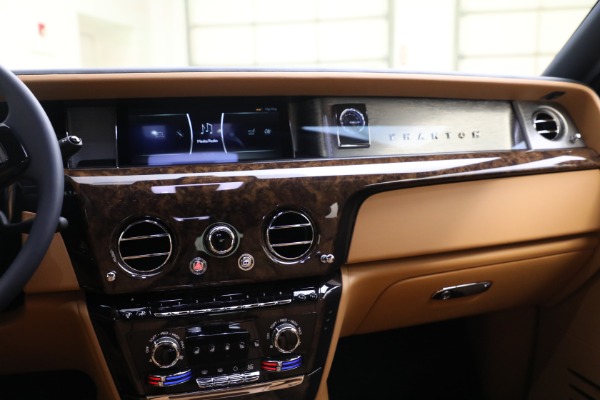 Used 2022 Rolls-Royce Phantom for sale Sold at Rolls-Royce Motor Cars Greenwich in Greenwich CT 06830 25