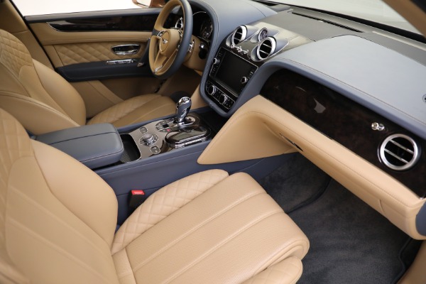 Used 2017 Bentley Bentayga W12 for sale Sold at Rolls-Royce Motor Cars Greenwich in Greenwich CT 06830 24