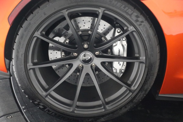 Used 2016 McLaren 675LT Spider for sale $275,900 at Rolls-Royce Motor Cars Greenwich in Greenwich CT 06830 25