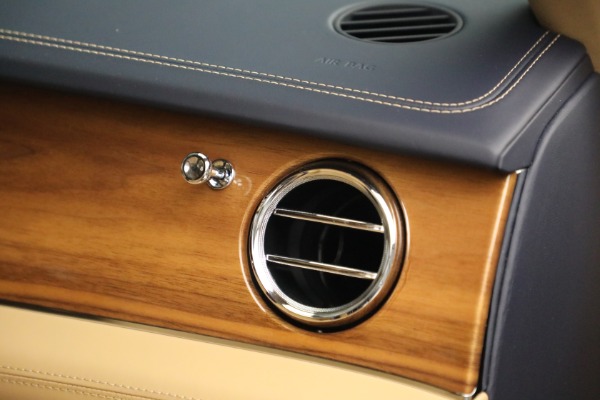 Used 2021 Bentley Bentayga V8 for sale Sold at Rolls-Royce Motor Cars Greenwich in Greenwich CT 06830 28