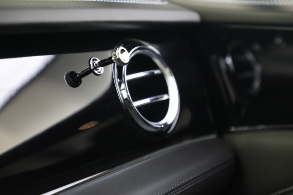 Used 2022 Bentley Bentayga V8 for sale $199,900 at Rolls-Royce Motor Cars Greenwich in Greenwich CT 06830 24