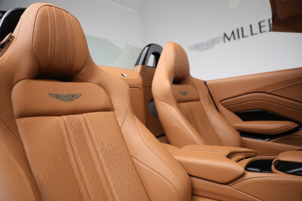 New 2022 Aston Martin Vantage Roadster for sale $192,716 at Rolls-Royce Motor Cars Greenwich in Greenwich CT 06830 18