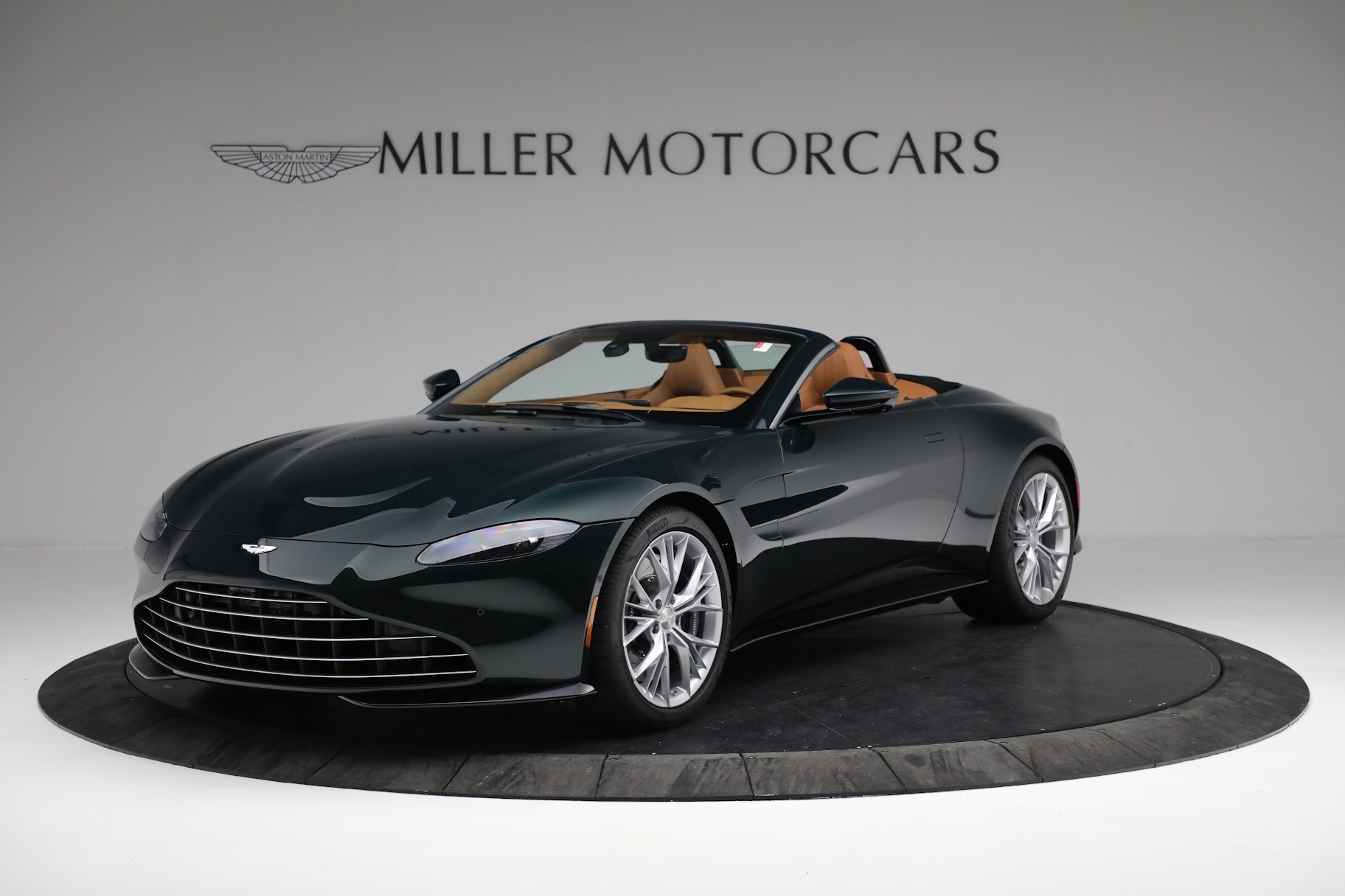 New 2022 Aston Martin Vantage Roadster for sale $192,716 at Rolls-Royce Motor Cars Greenwich in Greenwich CT 06830 1
