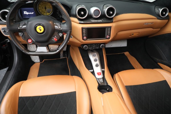 Used 2017 Ferrari California T for sale $178,900 at Rolls-Royce Motor Cars Greenwich in Greenwich CT 06830 21