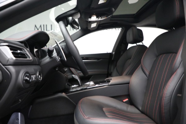 New 2022 Maserati Ghibli Modena Q4 for sale Sold at Rolls-Royce Motor Cars Greenwich in Greenwich CT 06830 14