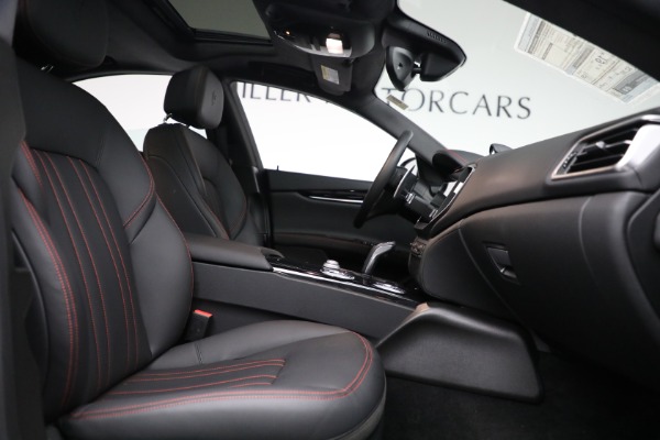New 2022 Maserati Ghibli Modena Q4 for sale Sold at Rolls-Royce Motor Cars Greenwich in Greenwich CT 06830 22