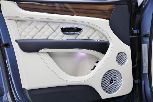 New 2022 Bentley Bentayga V8 First Edition for sale Call for price at Rolls-Royce Motor Cars Greenwich in Greenwich CT 06830 16