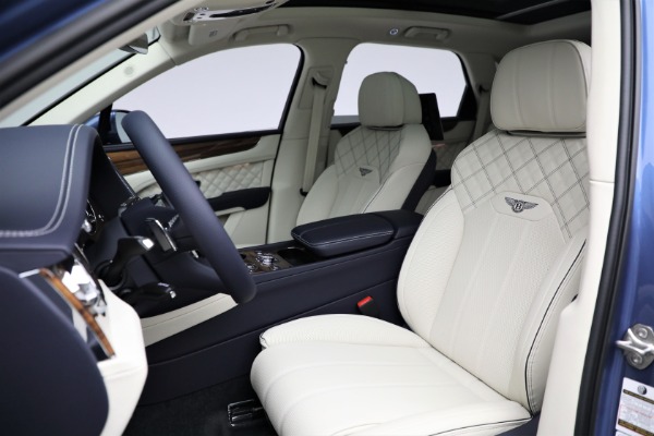New 2022 Bentley Bentayga V8 First Edition for sale Call for price at Rolls-Royce Motor Cars Greenwich in Greenwich CT 06830 19