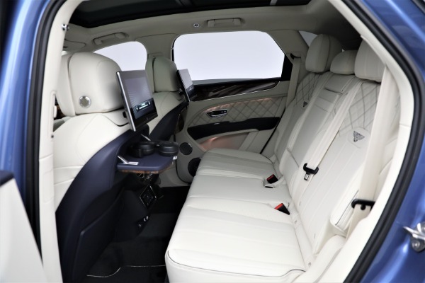 New 2022 Bentley Bentayga V8 First Edition for sale Call for price at Rolls-Royce Motor Cars Greenwich in Greenwich CT 06830 21