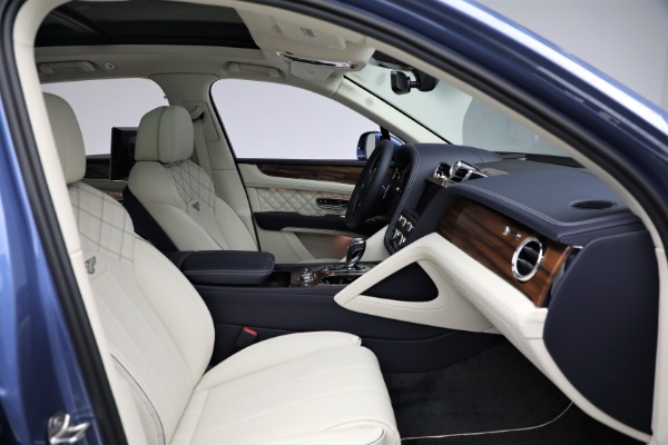 New 2022 Bentley Bentayga V8 First Edition for sale Call for price at Rolls-Royce Motor Cars Greenwich in Greenwich CT 06830 25