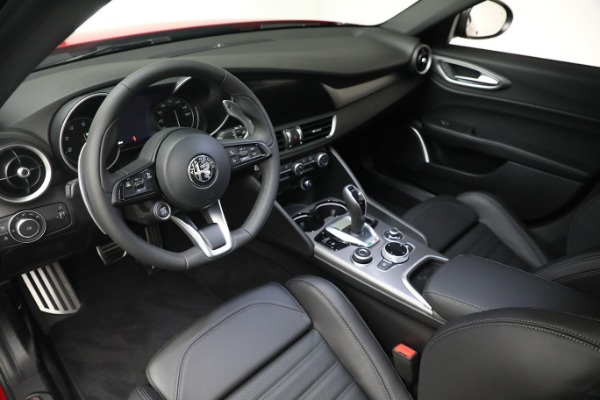 Used 2022 Alfa Romeo Giulia Veloce for sale $29,900 at Rolls-Royce Motor Cars Greenwich in Greenwich CT 06830 13