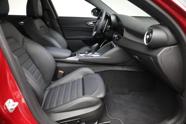 Used 2022 Alfa Romeo Giulia Veloce for sale $29,900 at Rolls-Royce Motor Cars Greenwich in Greenwich CT 06830 17