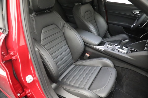 Used 2022 Alfa Romeo Giulia Veloce for sale $29,900 at Rolls-Royce Motor Cars Greenwich in Greenwich CT 06830 18