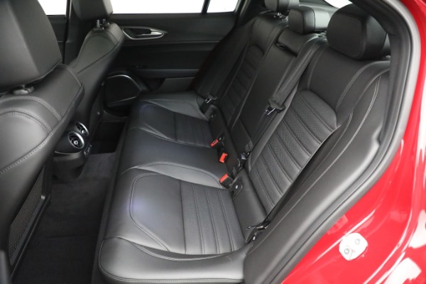 Used 2022 Alfa Romeo Giulia Veloce for sale $29,900 at Rolls-Royce Motor Cars Greenwich in Greenwich CT 06830 20